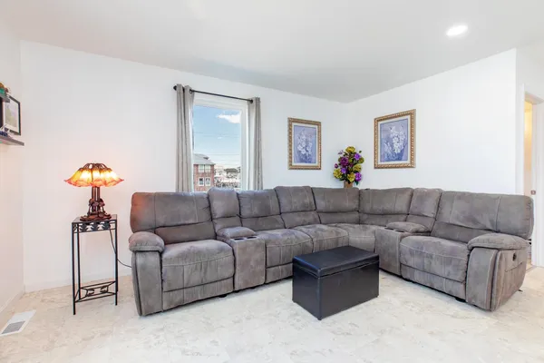 $675,000 | 3 Perkins Avenue, Unit 1, Hampton, NH 03842
