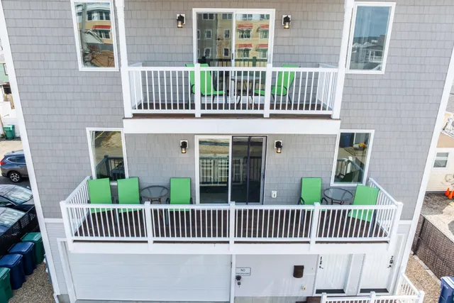 $675,000 | 3 Perkins Avenue, Unit 1, Hampton, NH 03842