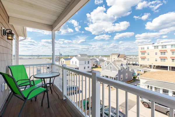 $675,000 | 3 Perkins Avenue, Unit 1, Hampton, NH 03842