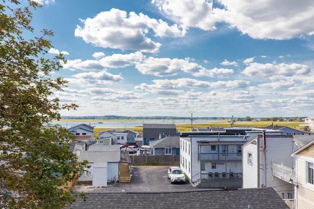 $675,000 | 3 Perkins Avenue, Unit 1, Hampton, NH 03842