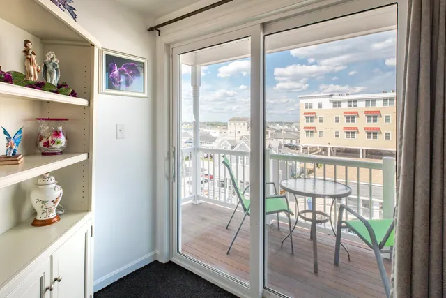 $675,000 | 3 Perkins Avenue, Unit 1, Hampton, NH 03842