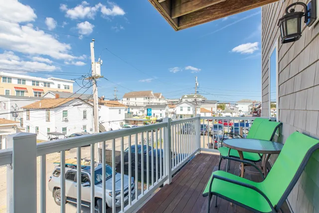 $675,000 | 3 Perkins Avenue, Unit 1, Hampton, NH 03842