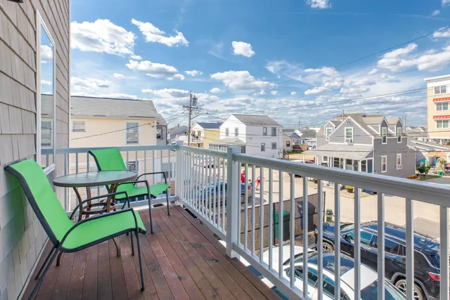 $675,000 | 3 Perkins Avenue, Unit 1, Hampton, NH 03842