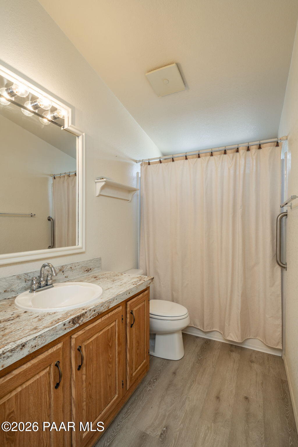 1099 North Swiss Road Dewey, AZ 86327 - Photo 16 of 32 Guest Bathroom