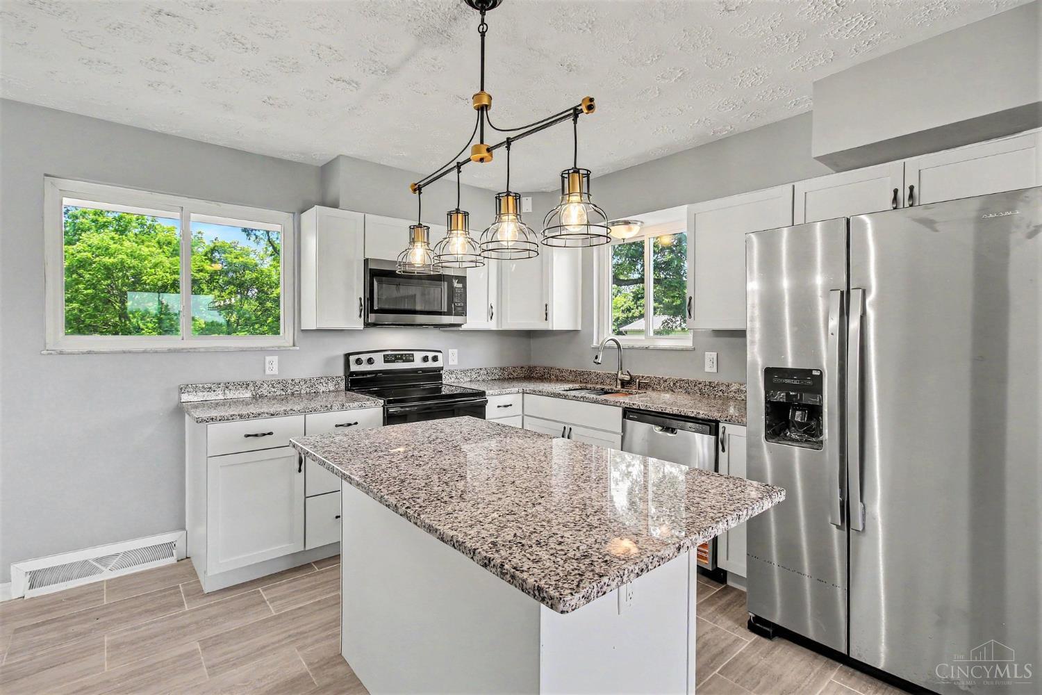6004 Snyder Road Cincinnati, OH 45247 - Photo 8 of 35