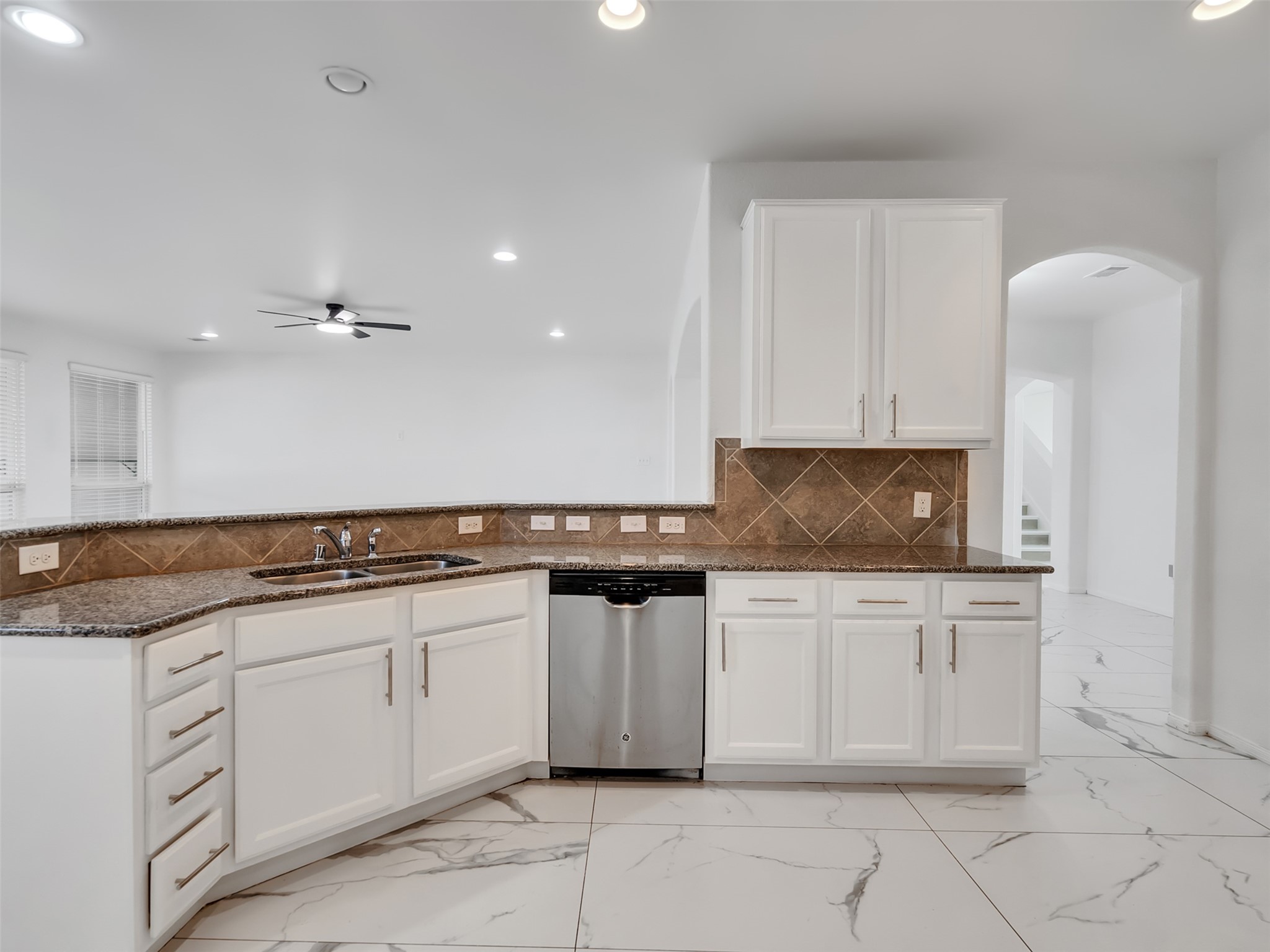3502 Single Ridge Way Katy, TX 77493 - Photo 12 of 46 Kitchen