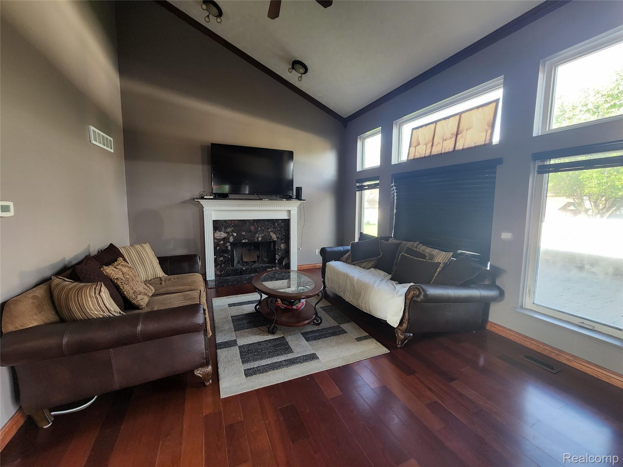 313 Cherry Lane Inkster, MI 48141 - Photo 11 of 32 20220523_185308.jpg