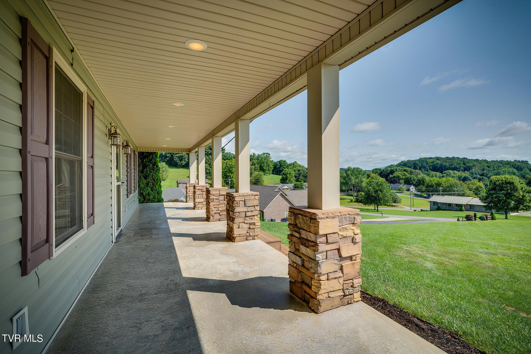 108 Willocks Road Johnson City, TN 37601 - Photo 7 of 53 004