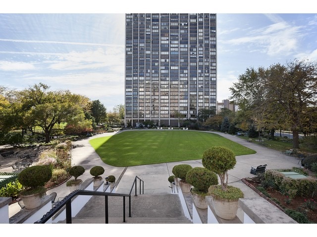 5555 North Sheridan Road, Unit 307 Chicago, IL 60640 - Photo 10 of 10 a view of a backyard