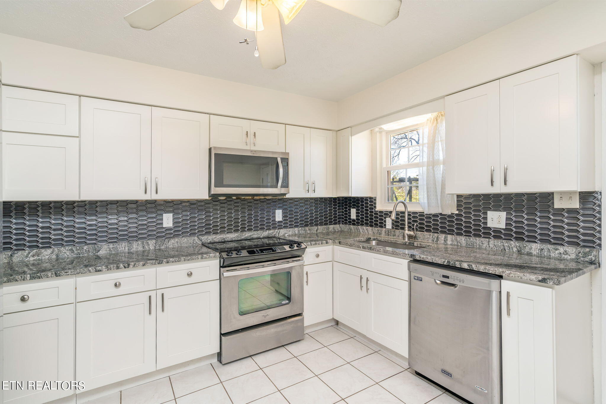 7013 Wright Road Knoxville, TN 37931 - Photo 14 of 23 16-web-or-mls-7013 Wright Road-17