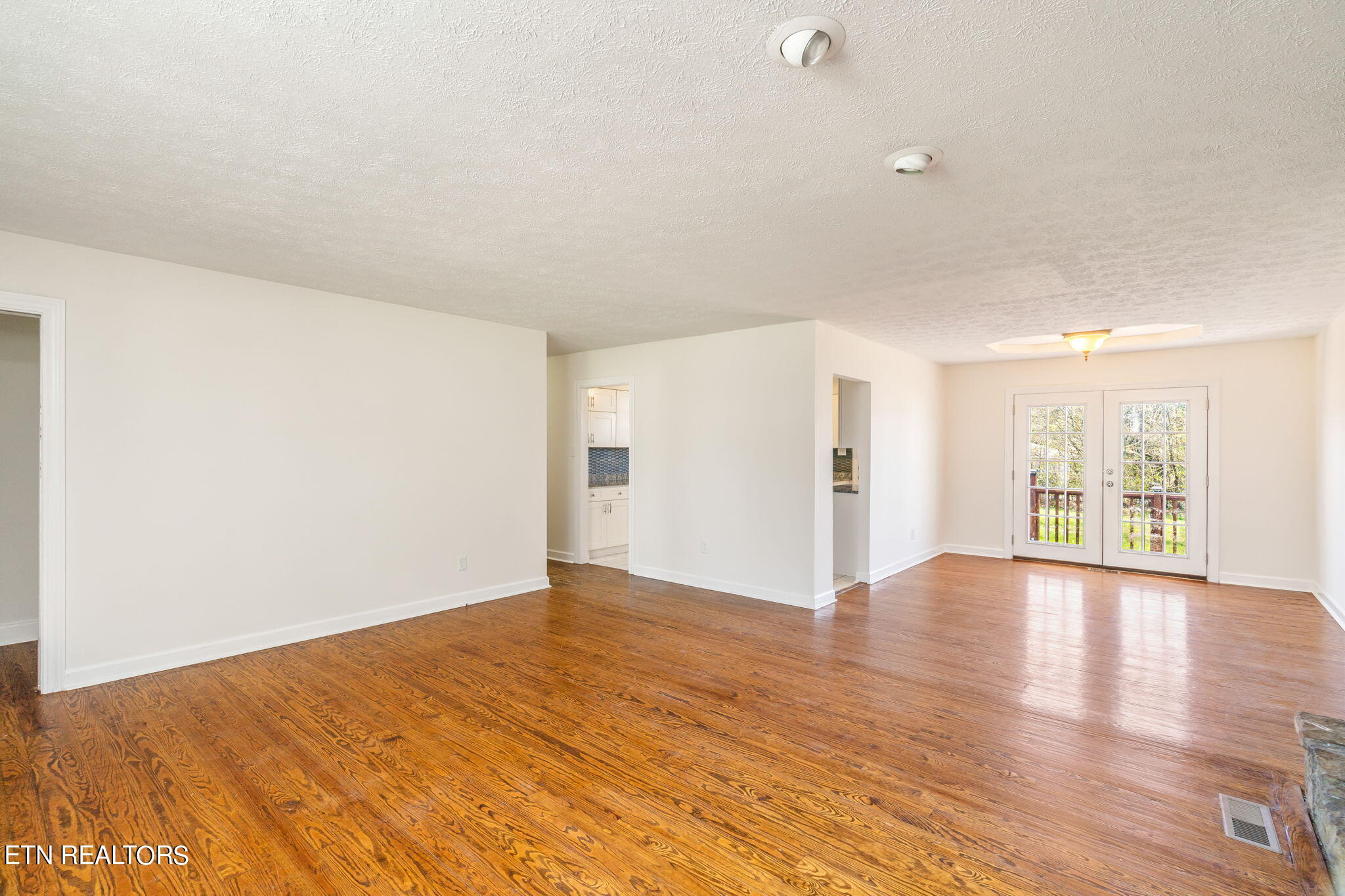 7013 Wright Road Knoxville, TN 37931 - Photo 3 of 23 9-web-or-mls-7013 Wright Road-10