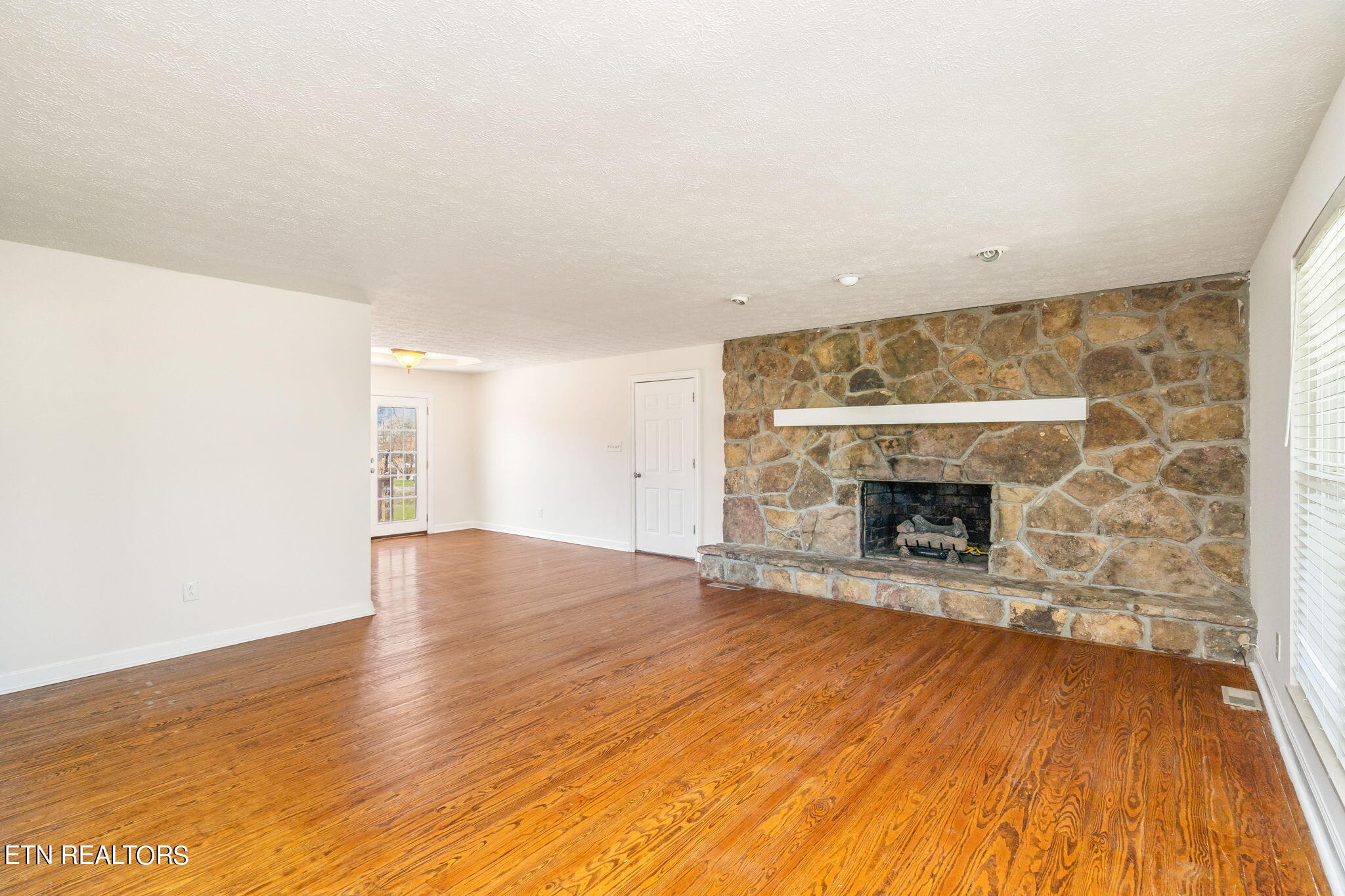 7013 Wright Road Knoxville, TN 37931 - Photo 4 of 23 5-web-or-mls-7013 Wright Road-6