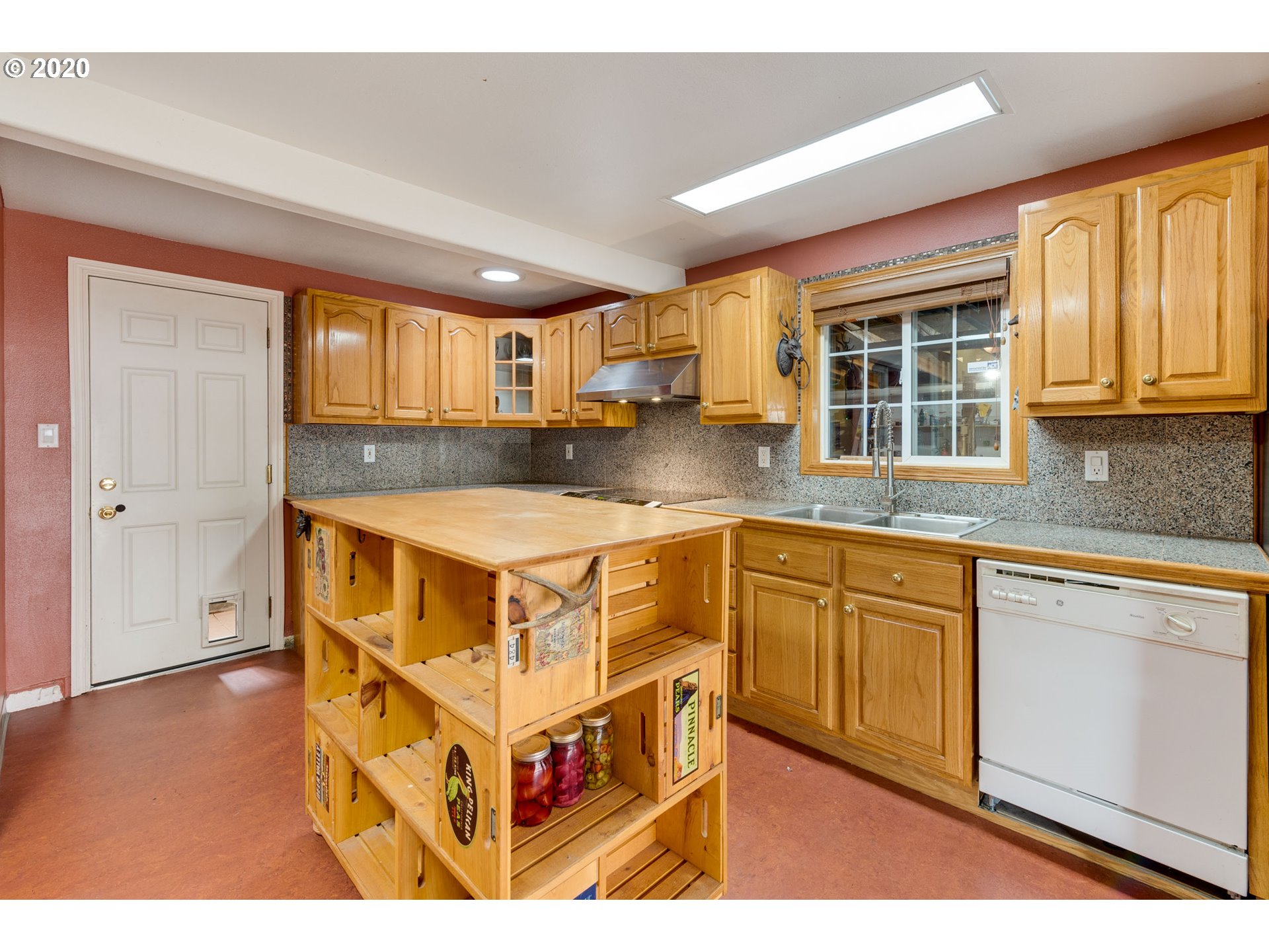 6830 Northeast Pacific Street Portland, OR 97213 - Photo 4 of 18 Gallery Image 4
