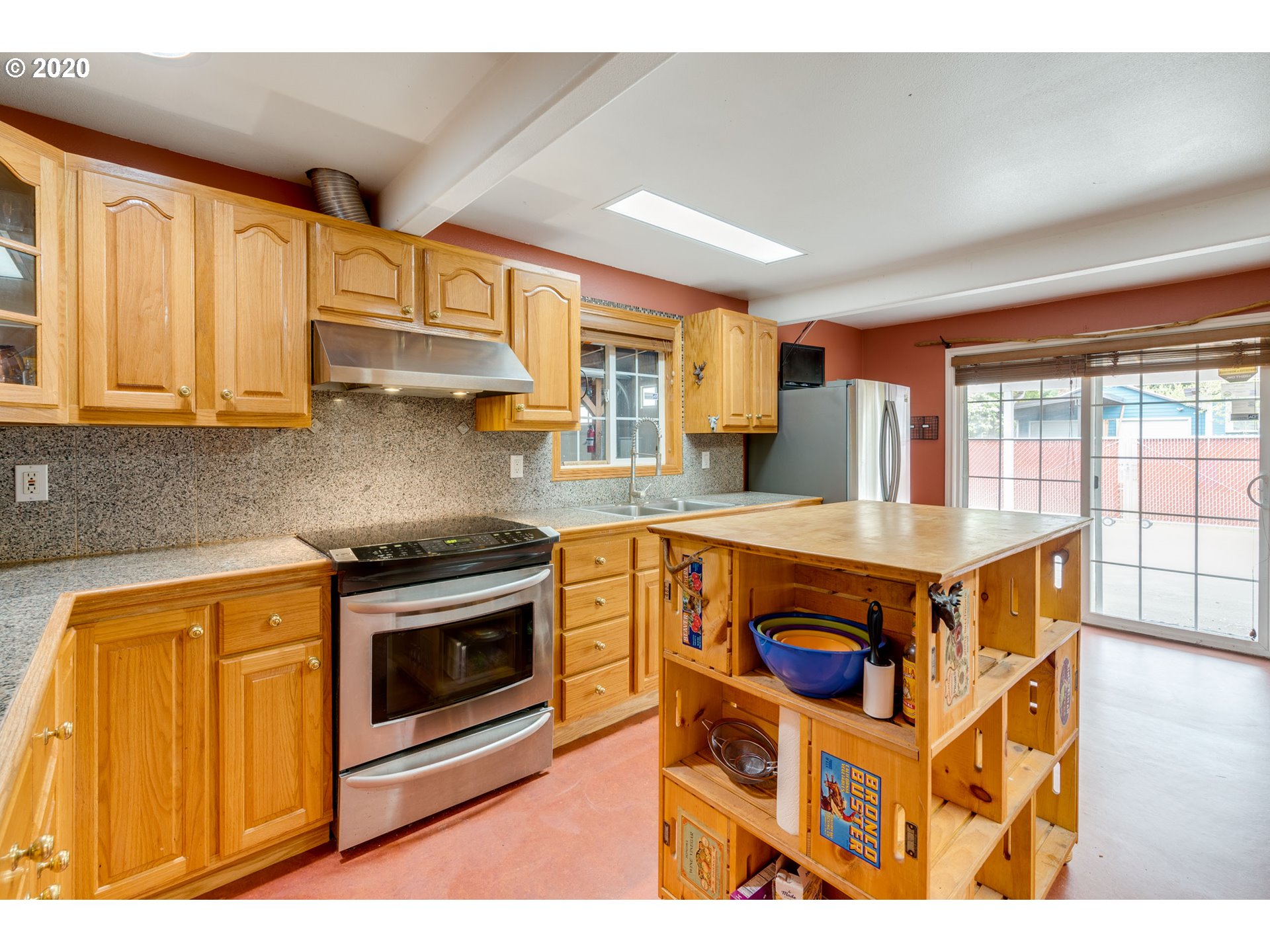 6830 Northeast Pacific Street Portland, OR 97213 - Photo 5 of 18 Gallery Image 5