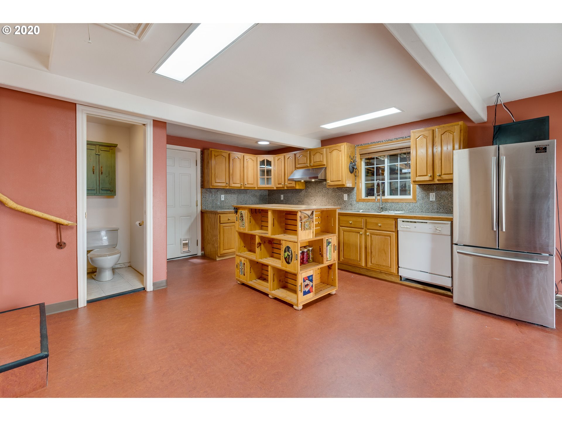6830 Northeast Pacific Street Portland, OR 97213 - Photo 6 of 18 Gallery Image 6