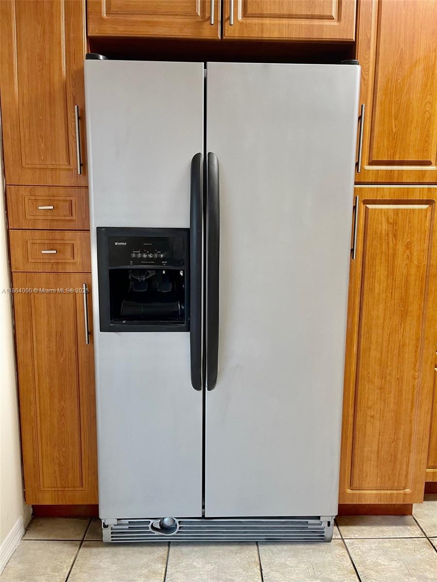 7362 Southwest 162nd Place Miami, FL 33193 - Photo 9 of 22 a close view of a closet