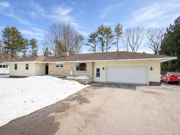 $289,900 | 929 Edgewood Circle, Marinette, WI 54143