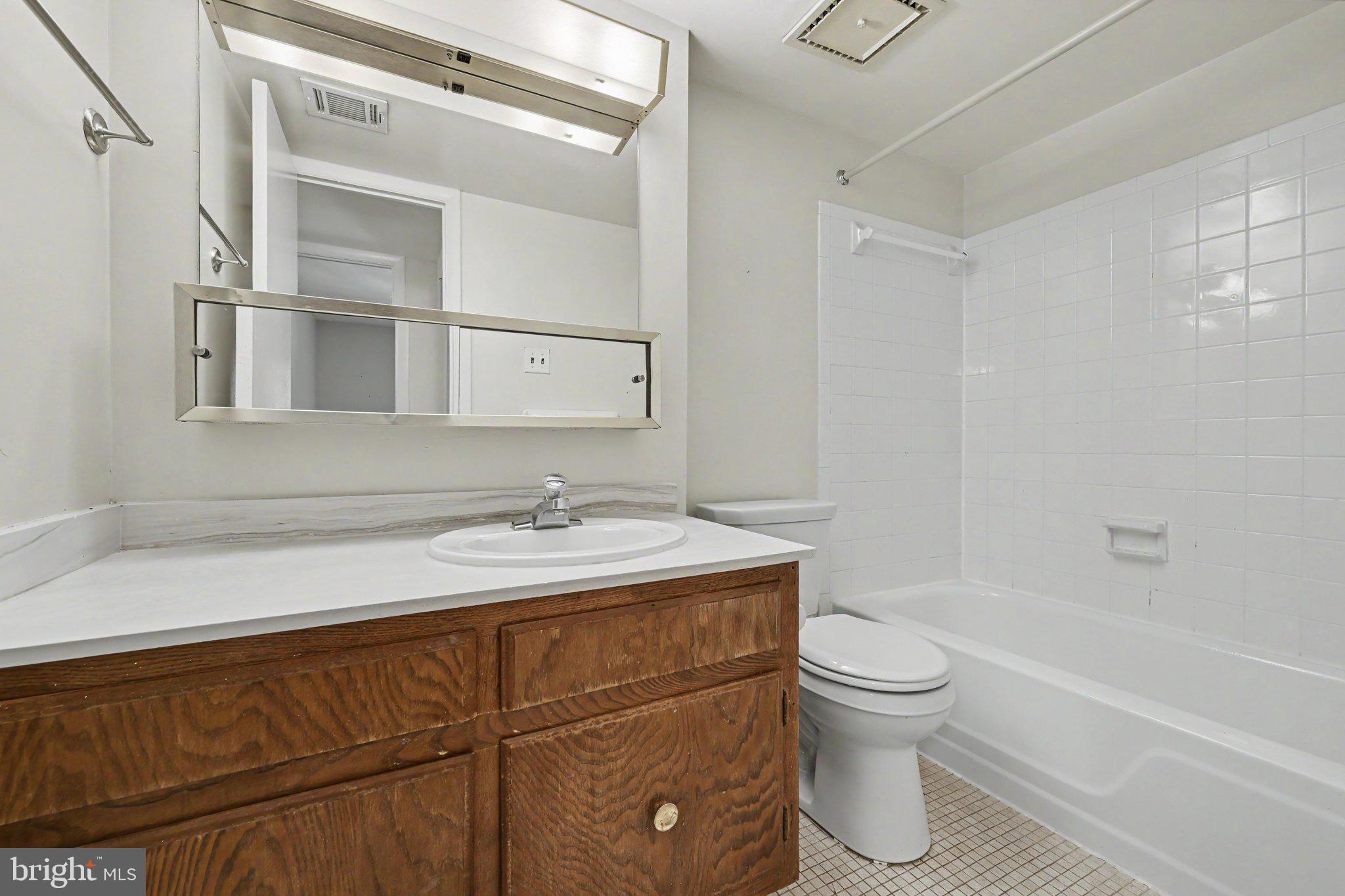 5240 West Running Brook Road, Unit 302 Columbia, MD 21044 - Photo 14 of 17 Full Bath