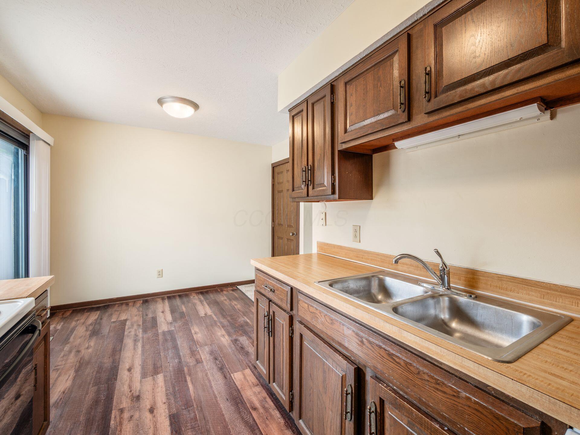 424 Edinburgh Road Dublin, OH 43017 - Photo 9 of 25