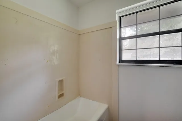 $275,000 | 927 East Walnut Street, La Grange, TX 78945