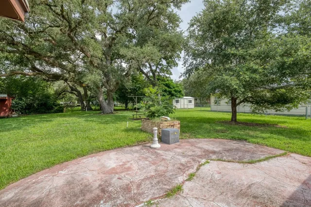 $275,000 | 927 East Walnut Street, La Grange, TX 78945