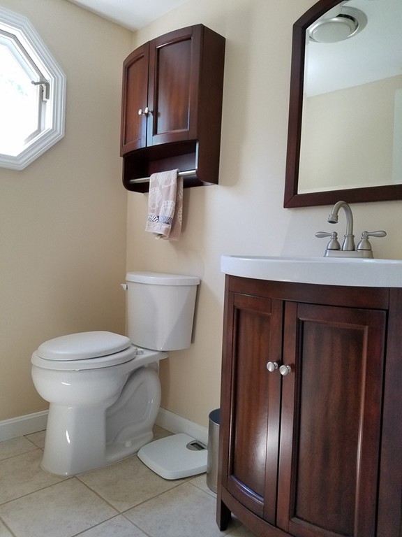 110 Hunt Road Chelmsford, MA 01824 - Photo 16 of 26 a bathroom with a toilet a sink and mirror
