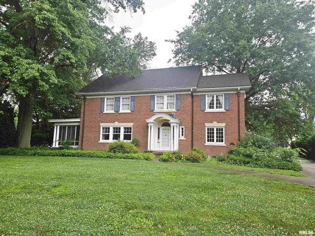 $375,000 | 237 Park Ln Drive, Galesburg, IL 61401