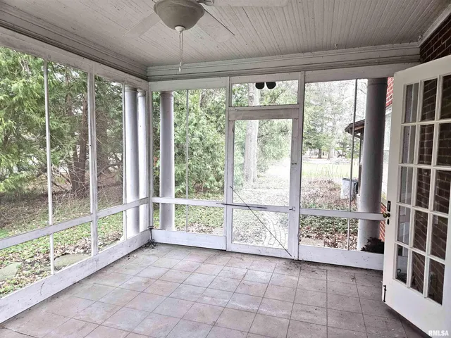 $375,000 | 237 Park Ln Drive, Galesburg, IL 61401