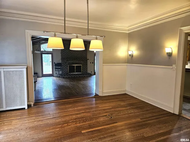 $375,000 | 237 Park Ln Drive, Galesburg, IL 61401