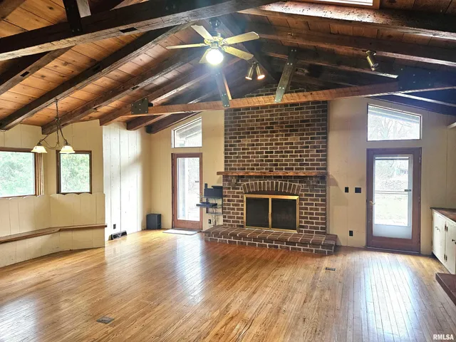 $375,000 | 237 Park Ln Drive, Galesburg, IL 61401