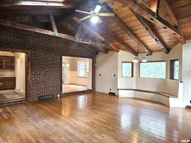 $375,000 | 237 Park Ln Drive, Galesburg, IL 61401