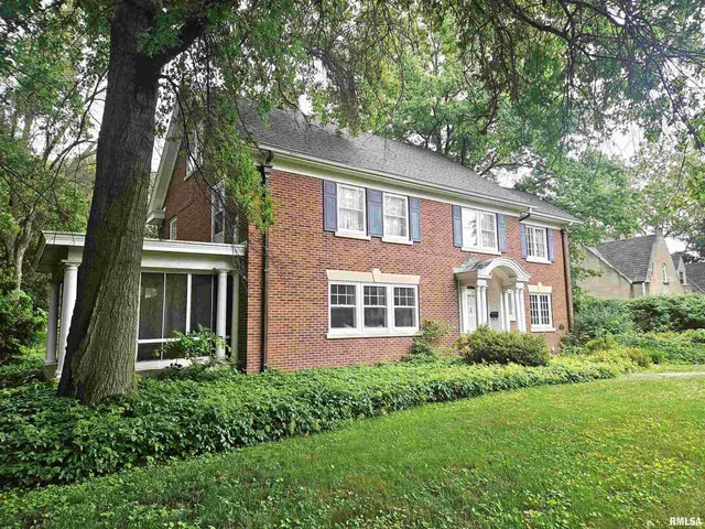 $375,000 | 237 Park Ln Drive, Galesburg, IL 61401