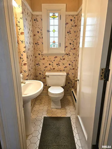 $375,000 | 237 Park Ln Drive, Galesburg, IL 61401