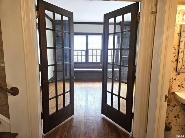 $375,000 | 237 Park Ln Drive, Galesburg, IL 61401