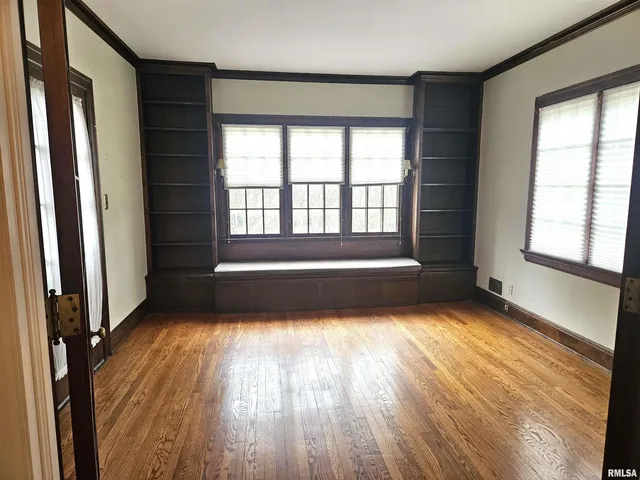 $375,000 | 237 Park Ln Drive, Galesburg, IL 61401