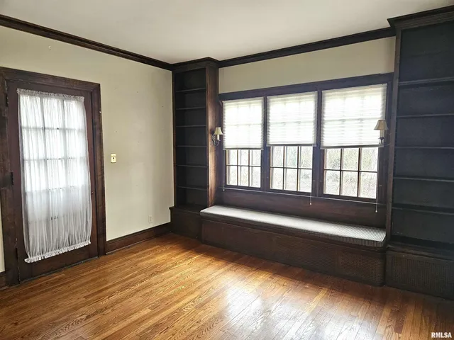 $375,000 | 237 Park Ln Drive, Galesburg, IL 61401