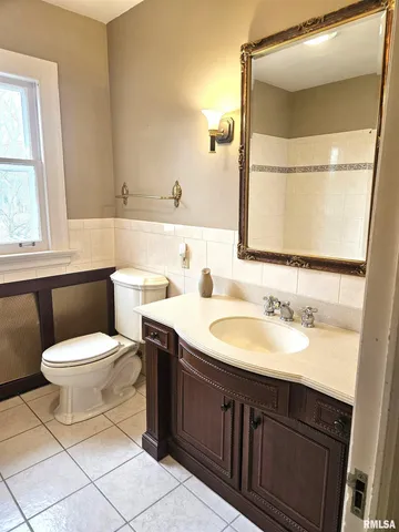 $375,000 | 237 Park Ln Drive, Galesburg, IL 61401