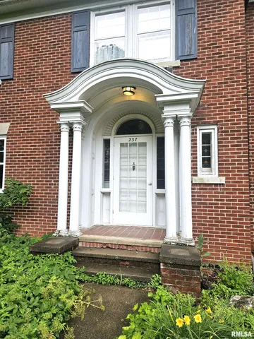 $375,000 | 237 Park Ln Drive, Galesburg, IL 61401