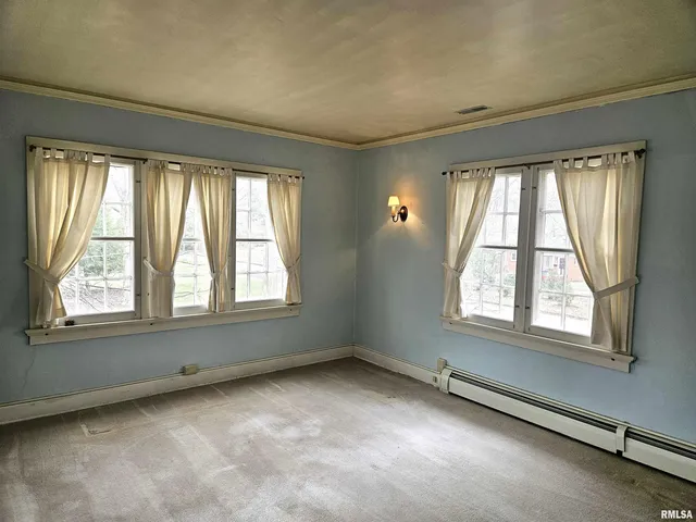 $375,000 | 237 Park Ln Drive, Galesburg, IL 61401