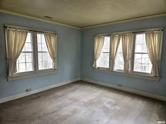 $375,000 | 237 Park Ln Drive, Galesburg, IL 61401