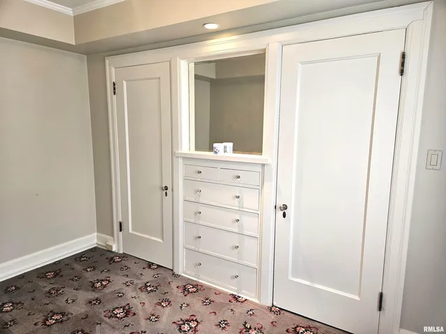 $375,000 | 237 Park Ln Drive, Galesburg, IL 61401