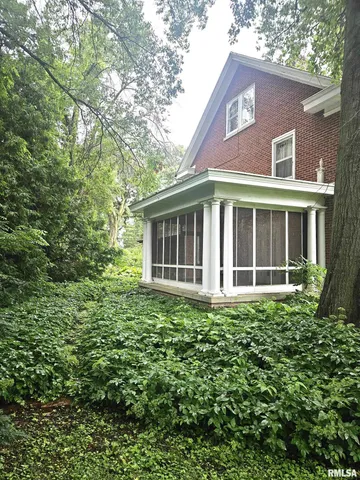 $375,000 | 237 Park Ln Drive, Galesburg, IL 61401