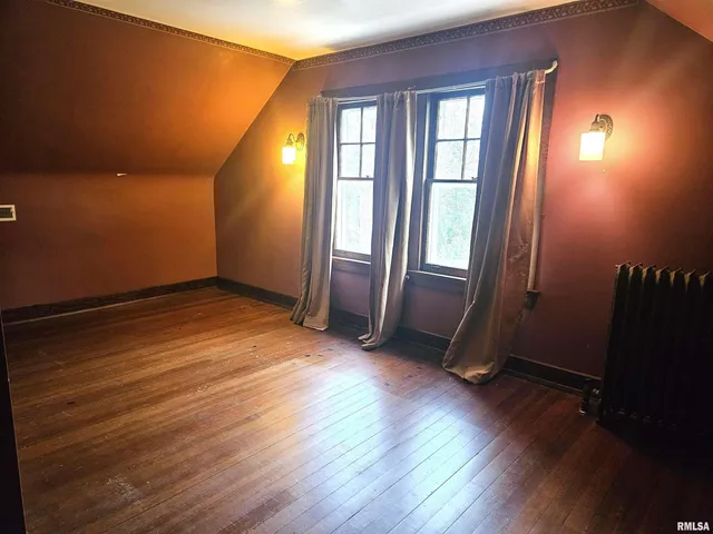 $375,000 | 237 Park Ln Drive, Galesburg, IL 61401