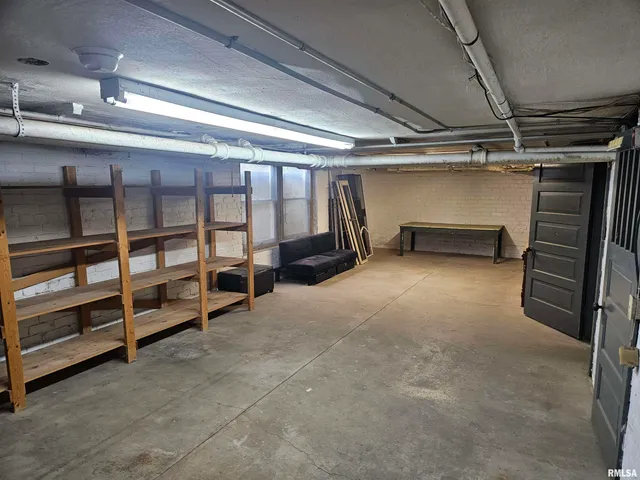 $375,000 | 237 Park Ln Drive, Galesburg, IL 61401