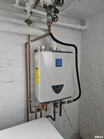 $375,000 | 237 Park Ln Drive, Galesburg, IL 61401