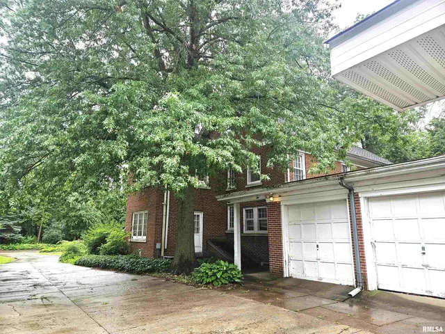 $375,000 | 237 Park Ln Drive, Galesburg, IL 61401