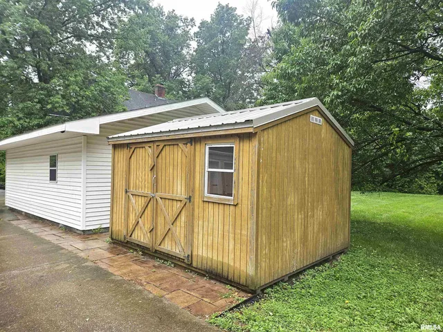 $375,000 | 237 Park Ln Drive, Galesburg, IL 61401