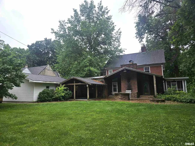 $375,000 | 237 Park Ln Drive, Galesburg, IL 61401
