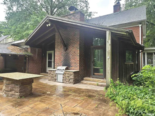 $375,000 | 237 Park Ln Drive, Galesburg, IL 61401