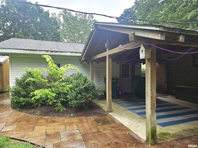 $375,000 | 237 Park Ln Drive, Galesburg, IL 61401